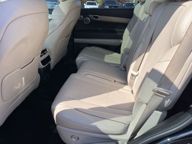 2023 Genesis GV80 2.5T — photo 12 of 34