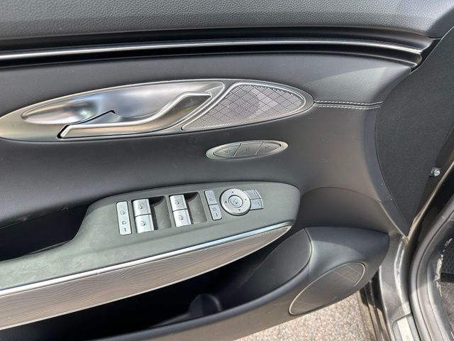 2025 Genesis GV70 2.5T — photo 20 of 34
