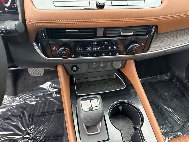 2024 Nissan Rogue Platinum — photo 27 of 38