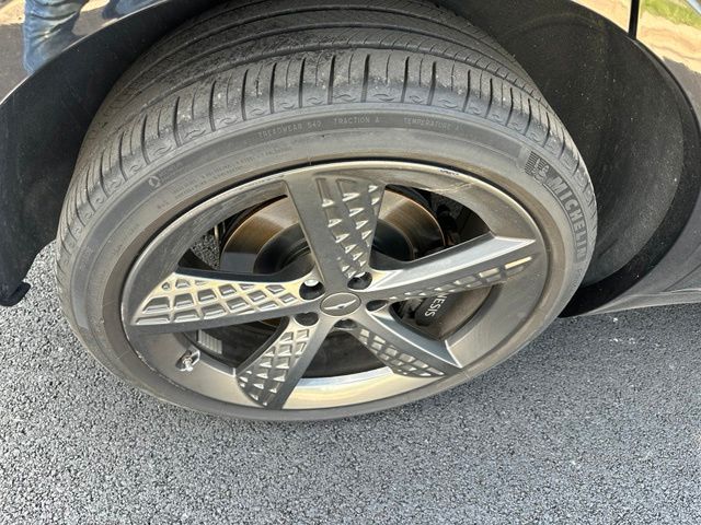 2023 Genesis GV70 2.5T — photo 8 of 37