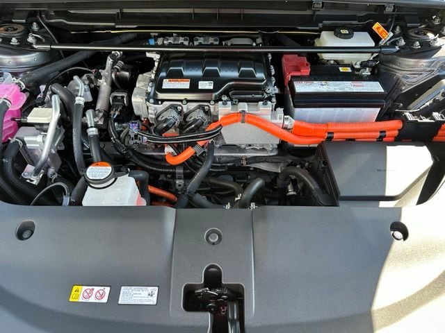 2023 LEXUS RZ 450e Luxury — photo 10 of 32