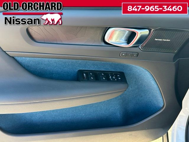 2023 Volvo C40 Recharge Pure Electric Ultimate — photo 12 of 22