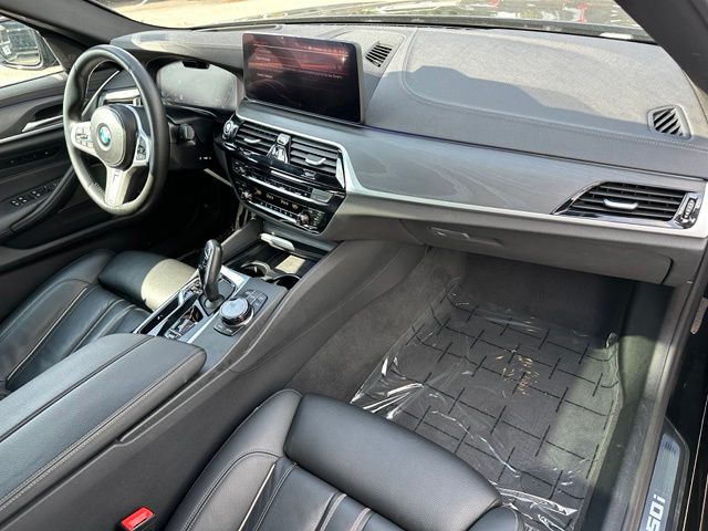 2023 BMW 5 Series M550i xDrive — photo 10 of 32