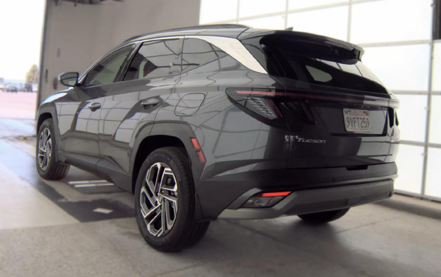 2025 Hyundai Tucson Hybrid Limited — photo 4 of 8