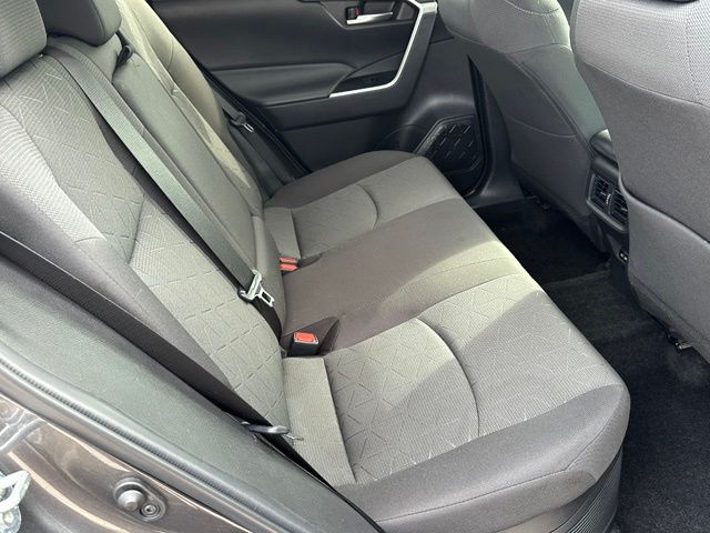 2022 Toyota RAV4 Hybrid XLE — photo 11 of 28