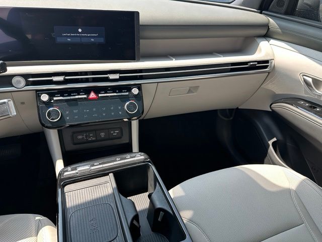 2025 Hyundai Tucson Hybrid Limited — photo 18 of 39