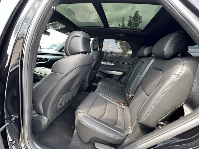 2025 Genesis GV70 2.5T — photo 16 of 43