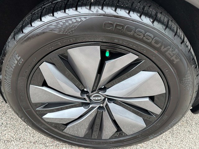 2023 Nissan Ariya Evolve+ e-4orce — photo 8 of 31