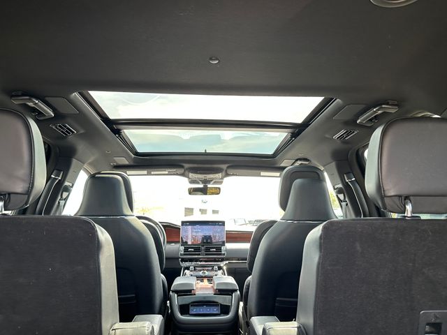 2022 Lincoln Navigator Reserve — photo 13 of 36