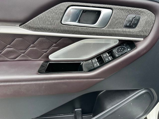 2025 Ford Explorer Platinum — photo 23 of 34