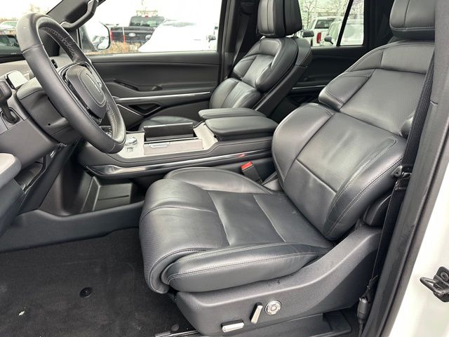 2025 Lincoln Navigator L Reserve — photo 24 of 41