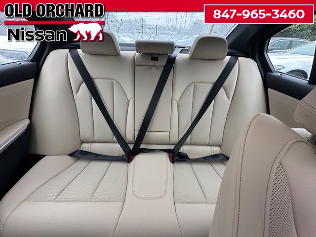 2023 BMW 3 Series 330e xDrive — photo 15 of 23