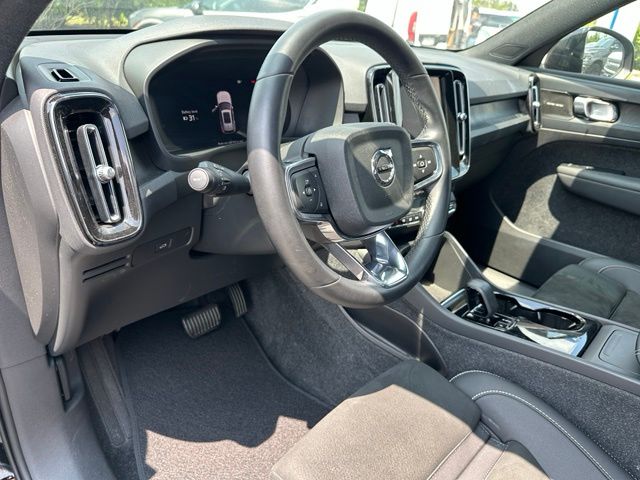 2023 Volvo XC40 Recharge Pure Electric Ultimate — photo 21 of 26