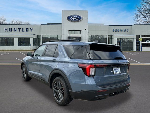 2025 Ford Explorer ST-Line — photo 6 of 31