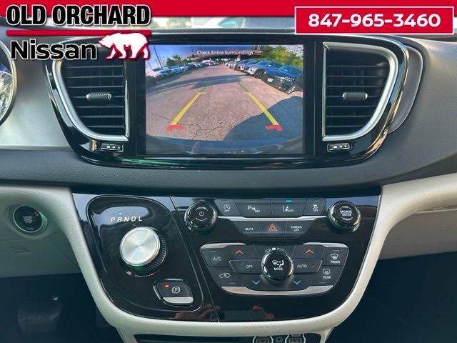 2023 Chrysler Pacifica Touring L — photo 13 of 20