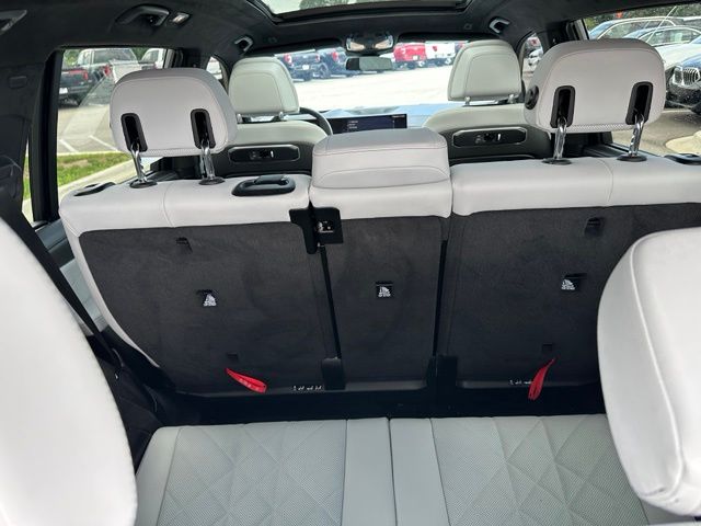 2024 BMW X7 xDrive40i — photo 13 of 34