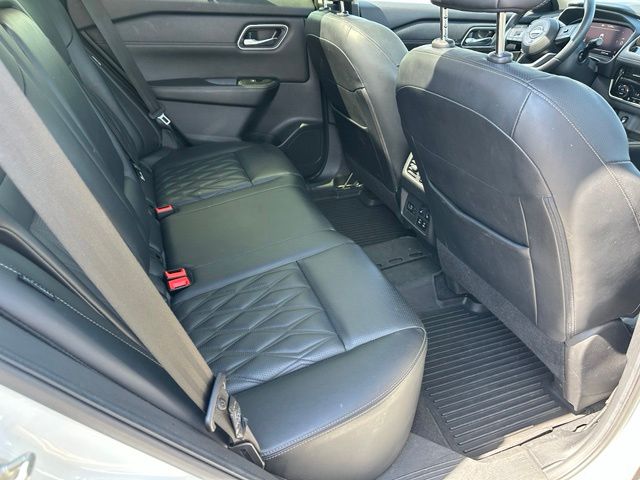 2024 Nissan Rogue Platinum — photo 9 of 30