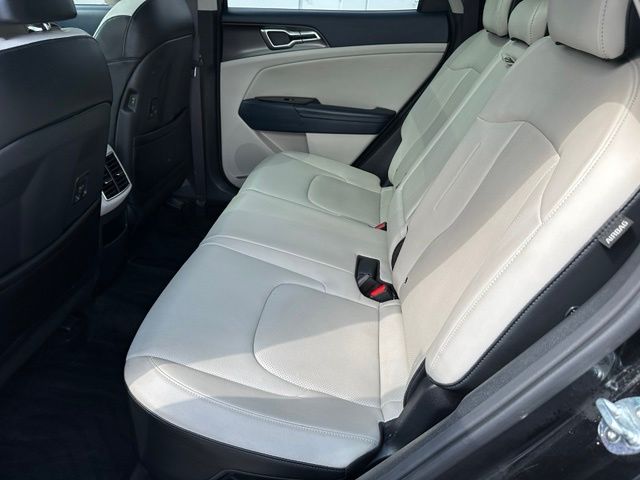 2024 Kia Sportage Hybrid EX — photo 14 of 31