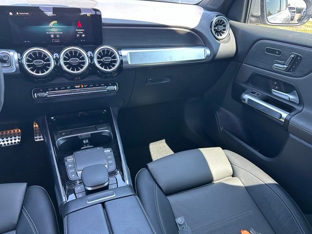 2022 Mercedes-Benz GLB GLB 35 AMG® — photo 17 of 34