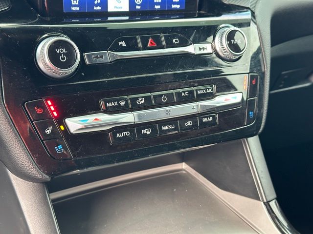 2022 Ford Explorer ST — photo 24 of 33