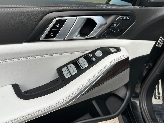 2024 BMW X7 xDrive40i — photo 25 of 34