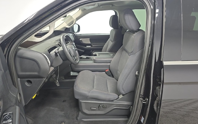 2025 Ford Expedition Active — photo 6 of 11
