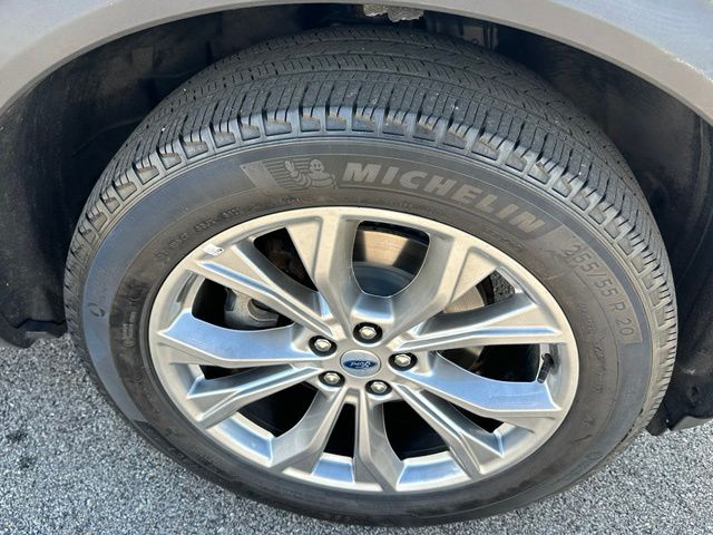 2023 Ford Explorer XLT — photo 8 of 29