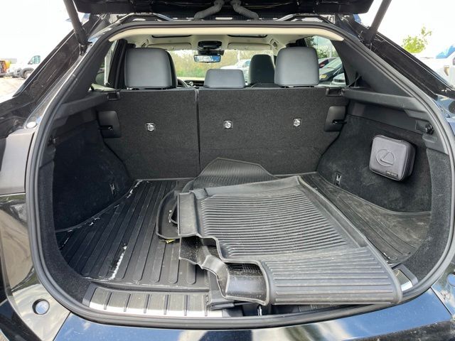 2023 LEXUS RZ 450e Premium — photo 9 of 27