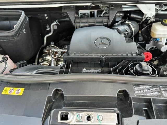 2025 Mercedes-Benz Sprinter 2500 Cargo 144 WB — photo 9 of 26