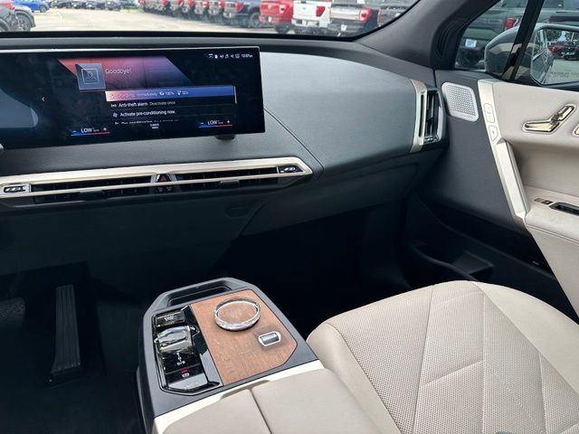 2023 BMW iX M60 — photo 19 of 32