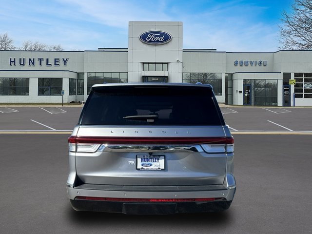 2023 Lincoln Navigator L Reserve — photo 4 of 37