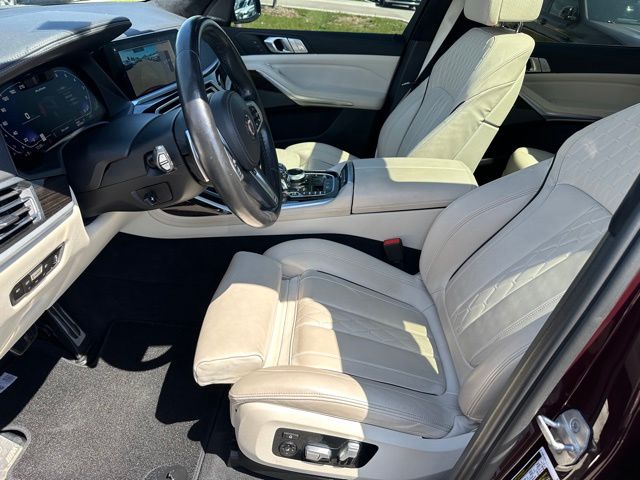 2021 BMW X7 M50i — photo 21 of 31