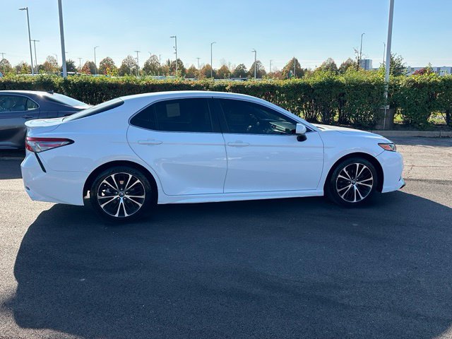 2018 Toyota Camry SE — photo 3 of 27