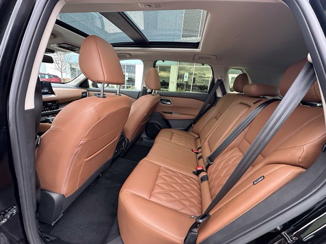 2024 Nissan Rogue Platinum — photo 17 of 38
