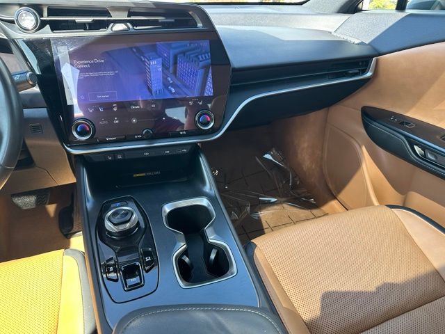 2023 LEXUS RZ 450e Premium — photo 21 of 32