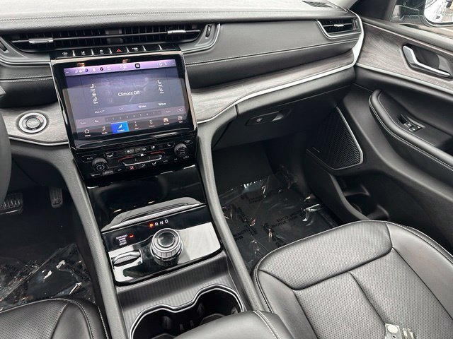 2023 Jeep Grand Cherokee Limited — photo 20 of 36