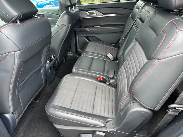 2025 Ford Explorer ST-Line — photo 14 of 31