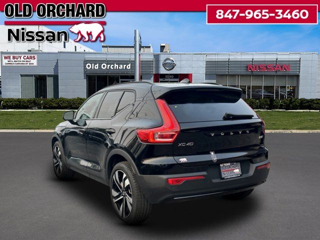 2025 Volvo XC40 B5 Plus Dark Theme — photo 8 of 22