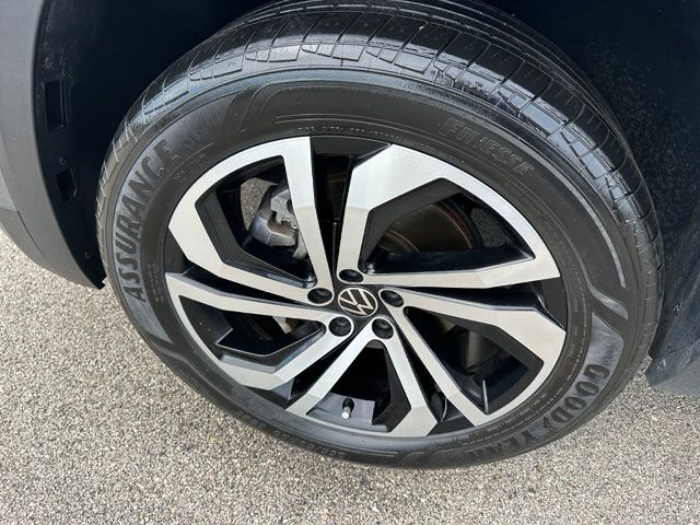 2023 Volkswagen Atlas SEL — photo 7 of 34