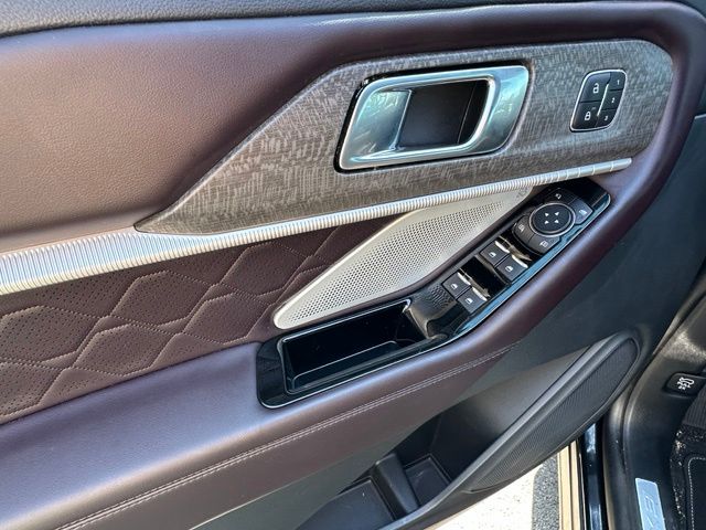 2025 Ford Explorer Platinum — photo 12 of 13
