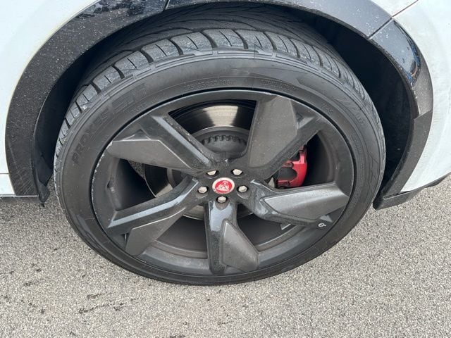 2023 Jaguar F-PACE SVR — photo 8 of 23