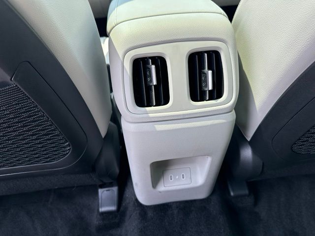 2025 Hyundai Tucson Hybrid Limited — photo 16 of 39