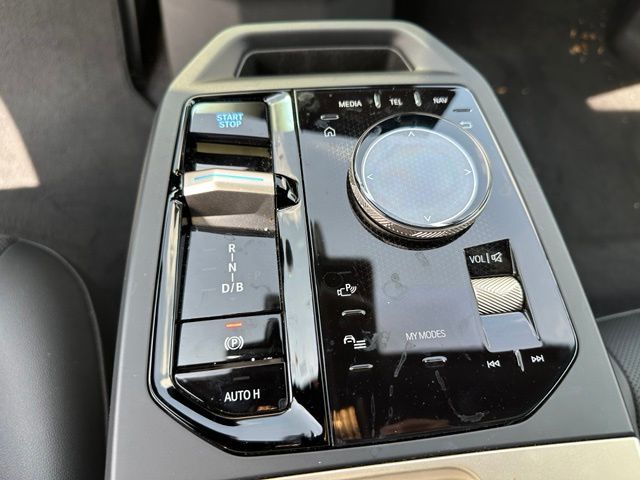 2023 BMW iX xDrive50 — photo 20 of 44
