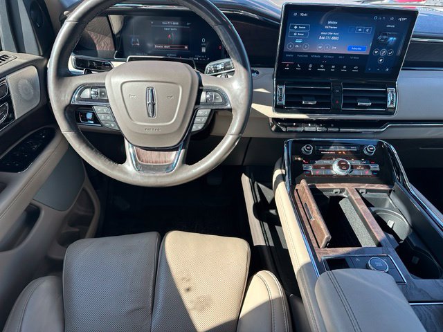 2023 Lincoln Navigator L Reserve — photo 19 of 37
