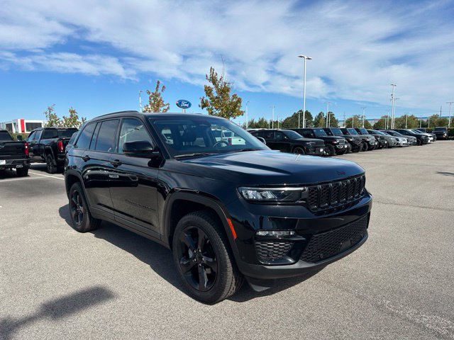 2023 Jeep Grand Cherokee Limited — photo 4 of 37