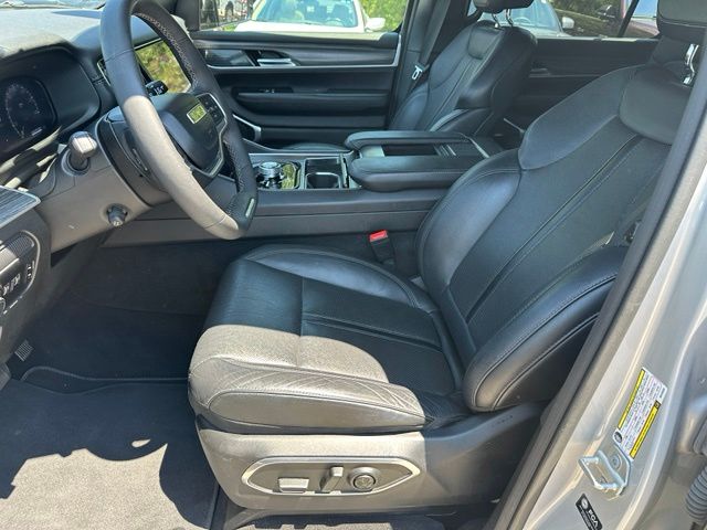 2024 Jeep Wagoneer L Series II — photo 19 of 30