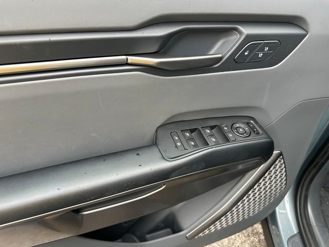 2024 Kia EV9 Wind — photo 22 of 44