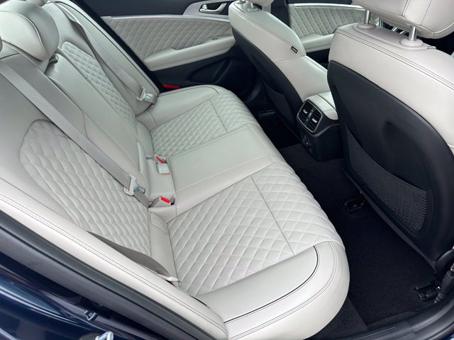2023 Genesis G70 3.3T — photo 12 of 39