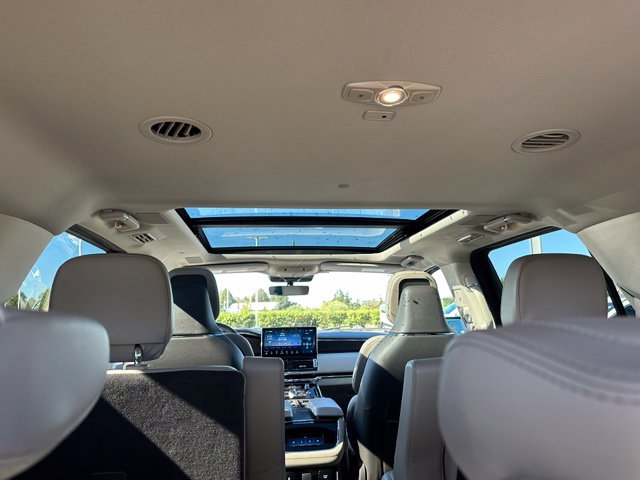 2023 Lincoln Navigator L Reserve — photo 12 of 37