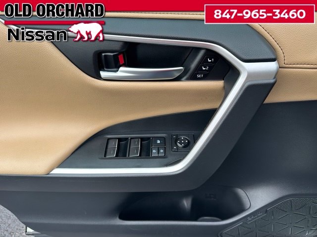 2022 Toyota RAV4 Hybrid Limited — photo 12 of 23
